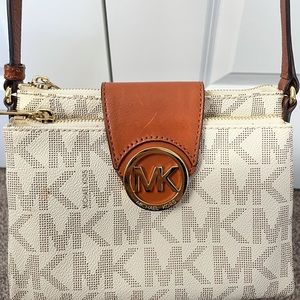 Michael Kors Fulton Vanilla White Cross Body Bag